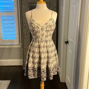 Only worn once for Easter. Beautiful, summer dress. Perfect condition.